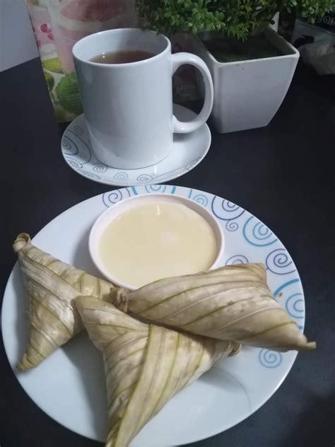 Tepung terigu serbaguna (misalnya segitiga biru)•telur utuh roti paratha rasa bawang (frozen)•beef slices•kol putih 2 lembar, potong panjang•wortel 50 gr, iris. namakucella: SARAPAN KETUPAT FROZEN vs ROTI CANAI FROZEN JER