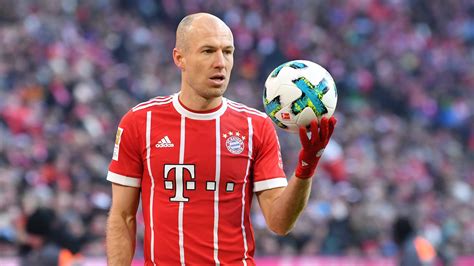Arjen robben, 37, aus niederlande fc groningen, seit 2020 rechtsaußen marktwert: Robben to stay at Bayern after signing new deal | Soccer ...