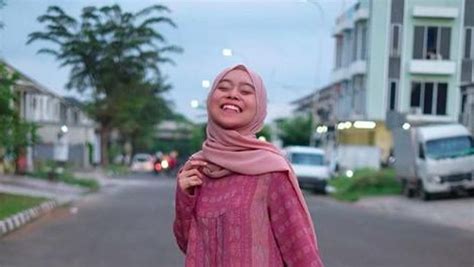 Nama lesti kejora mulai populer pada tahun 2014 setelah mengikuti ajang pencarian bakat d'academy di indosiar. Gegara Like Foto IG Lesti Kejora, Rizki DA Disentil soal ...