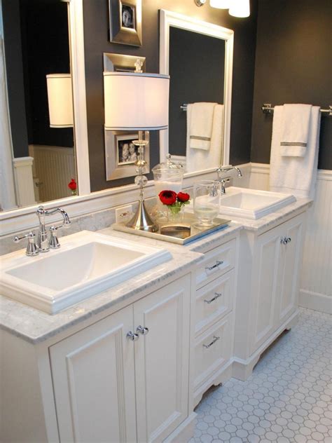 Get advice on minimalist, traditional and transitional styles. Black and white bathrooms Design ideas