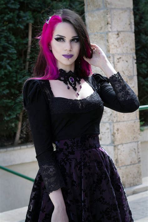 Model Milena Grbović Necklace Sardonyx Lace Hairclip