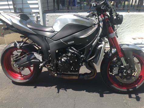 All painted cowls shown as the photo and all any small abs trim plastic pieces. 2007 kawasaki zx6r NINJA streetfighter custom LOW MILES