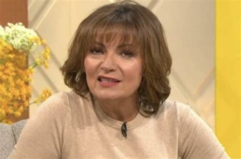 Itv Lorraine Kelly Star Wows On Show Today In Skintight Nude Outfit