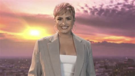 August 20, 1992)demi lovato is so far 2021 has not been uneventful and april looks set to continue that trend. Demi Lovato 2021 : Demi Lovato Wears Gray Suit for ...