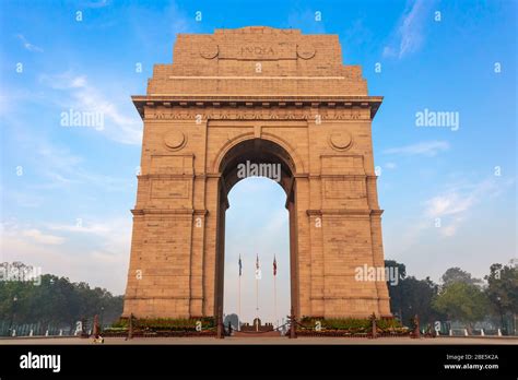 Famous India Gate In The City Centre Of New Delhi Stock Photo Alamy