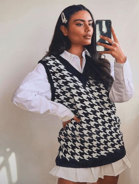 Tiktok Fashion Trends We Are All Obsessing Over White Mini Pleated
