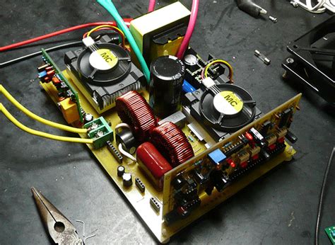 Transistor 5200 inverter,12 volt to 220 volt inverter. Skema Layout Pcb Inverter - PCB Circuits