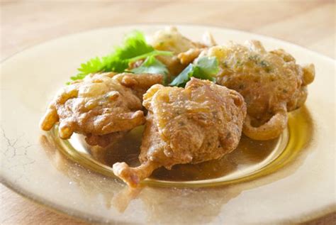 Si te gusta probar nuevos platos y sabores exóticos, no te pierdas estas recetas típicas de otros países, como los tacos mexicanos, sushi, lasaña boloñesa, rollitos de primavera, moussaka griega. Bhajis de cebolla, receta de la India - Pepekitchen