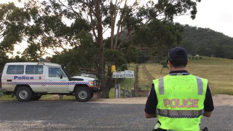 The woman travelled for five days around queensland while infectious. Calls for regional Queensland COVID-19 border controls ...