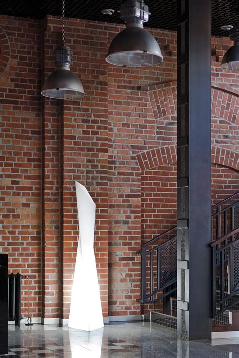 The womb chair replica is one of manhattan home design's signature lounge chair replicas, and designer eero saarinen's most preeminent chairs. Slide Manhattan Floor lamp - White | Made In Design UK