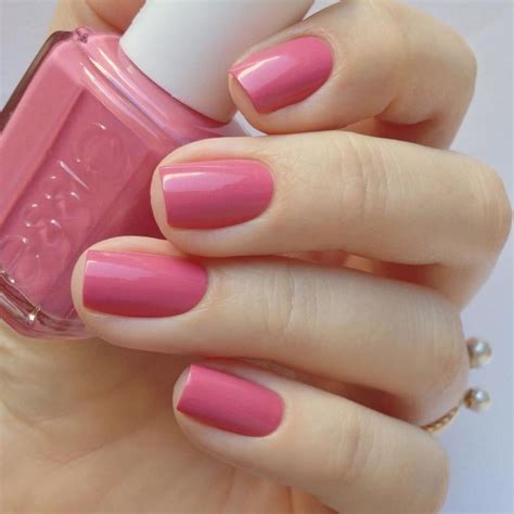 bubblegum pink is always a good idea 💕 @lackfein wears shade #pinmepink from #essiesodapop