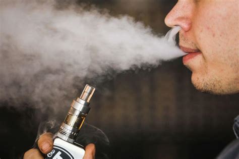 E Cigarette Ads Wide Reach Among Us Youth Alarming Cdc Reuters