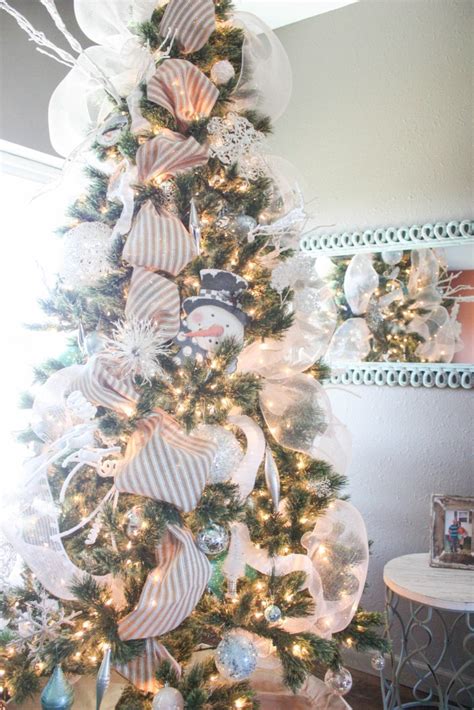 How To Decorate A Christmas Tree From Start To Finish The Easy Way