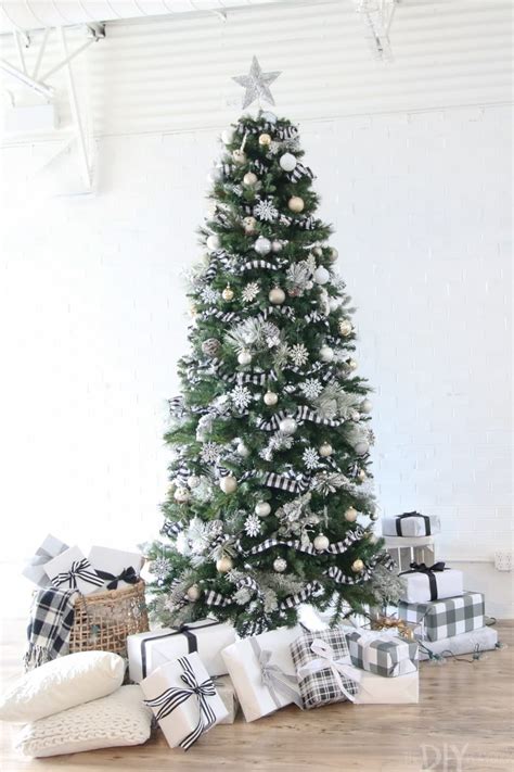 Plus, black and white christmas ornaments fit naturally with no tree? Black and White Christmas Tree for the Holidays | DIY Playbook