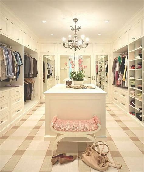 Stylish And Chic Walk In Closet Interior Design Ideas