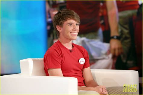 Full Sized Photo Of Alex From Target Appears On Ellen 03 Photo