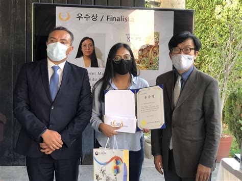 Google의 무료 서비스로 영어와 100개 이상의 다른 언어로 단어, 구문, 웹페이지를 즉시 번역합니다. 멕시코 한류, 그림책으로 잇는다…번역대회 첫 개최 | 연합뉴스