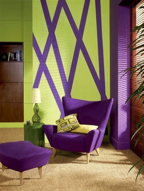 Mauve is traditionally a pale purple color with a hint of grey. Eye For Design: Decorating With The Purple/Green Combination