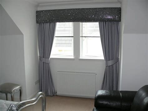 By covering the top of the drapes or blinds, an air lock is created and effectively seals off the space at the top of the window. Pelmets Glasgow. Custom made pelmets and padded pelmets in ...