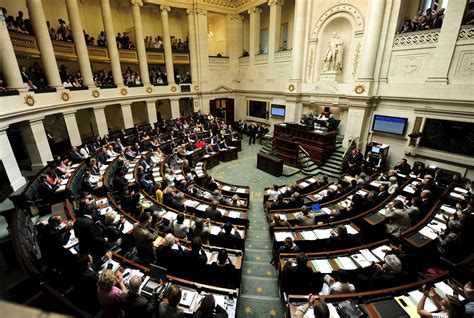 Bélgica Prohíbe Usar El Velo Integral Islámico Rtvees