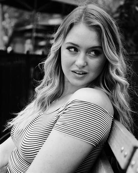 Iskra Lawrence Plus Size Model Lovely Gorgeous Sexy Women Striped
