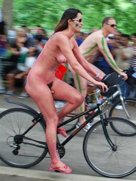 London Wnbr Green Body Paint Girl World Naked Bike Ride Pics Sexiz Pix