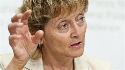 Allfällige gebühren, welche die bank allen (also auch den in der schweiz wohnhaften) kunden verrechnet, sind nicht berücksichtigt. Widmer-Schlumpf schiebt Banken die Verantwortung zu | NZZ