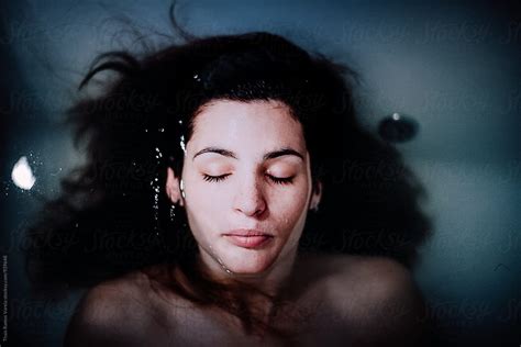 Woman Underwater Del Colaborador De Stocksy THAIS RAMOS VARELA Stocksy