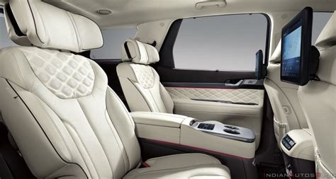It offers a wide center console and large bin storage. Hyundai Palisade Calligraphy & Hyundai Palisade VIP ...