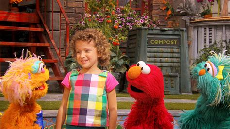 Zoe excels at playing aggressively in lane due to her high potential and pretty easy set up with her e, sleepy bubble trouble. Elmo Play Zoe Says : Sesame Street Elmo And Zoe Sing Share ...