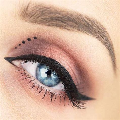 27 Eyeliner Styles That Will Give An Attractive Touch To Your Eyes