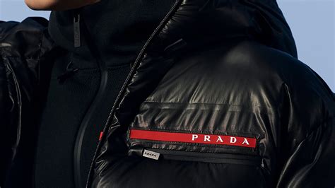 Portable Brillant Flottant Prada Red Line Jacket Furieux Cause Plusieurs