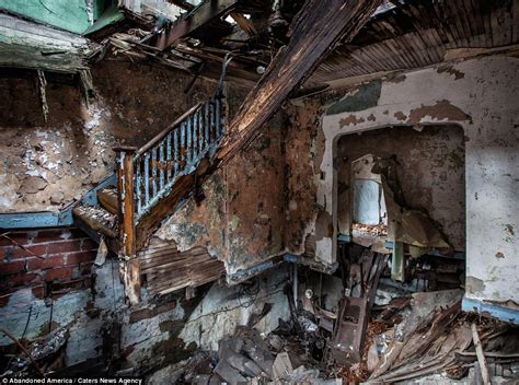 Photographer Matthew Christopher Captures Images Of Derelict Homes