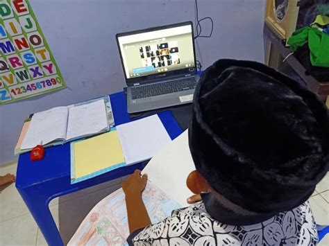 Tanpa bertatap muka pun bisa berkomunikasi melalui telepon maupun aplikasi chatting. Inisiatif Kepala Sekolah yang Membuat Belajar di Rumah ...