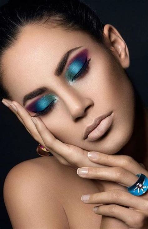 Pin By Jennifer Pfifer On Bold Eye Makeup Model Photographers Bold