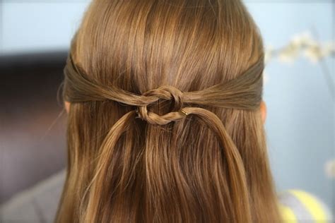 Infact, we have made it as simple as possible for you so you never have a bad hair day again. 10 Quick Hairstyle Tutorials For Women