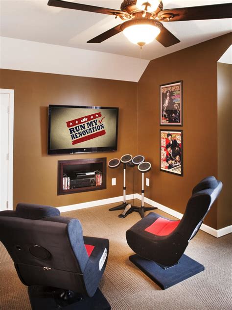 You can also make one wall of posters of your favorite athletes and other things that your kids love about the team in addition to themed signs and. Create A Cool Home Game Room With These 27 Gaming Room ...