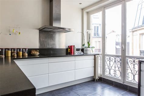 Maybe you would like to learn more about one of these? Cuisine moderne blanche et noire