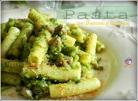 I gamberetti in padella sono anche una preparazione light, ottimi in abbinamento con un contorno abbondante di verdure in insalata. PASTA CON BROCCOLI E SALSICCIA | Pasta con broccoli ...