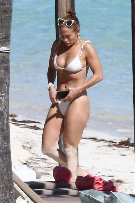 Jennifer Lopez Maillot string et silhouette de rêve à la plage à ans Le diaporama
