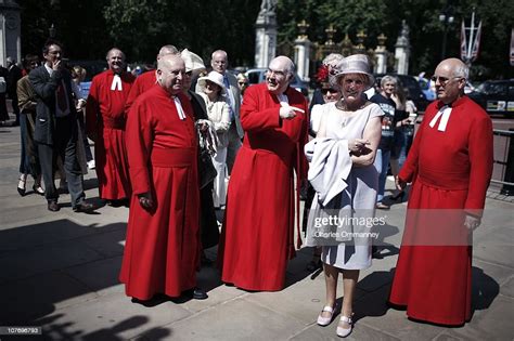 Britain S Queen Elizabeth Ii Hosts A Garden Party At Buckingham News Photo Getty Images