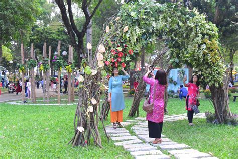 Ttxvn tại cuộc điện đàm, chủ tịch nước nguyễn xuân phúc nhiệt liệt chúc mừng đảng cộng sản trung quốc sắp kỷ niệm 100 năm ngày thành lập. Hội Hoa Xuân Tao Đàn: ngày hội của tình thân - Báo Người ...