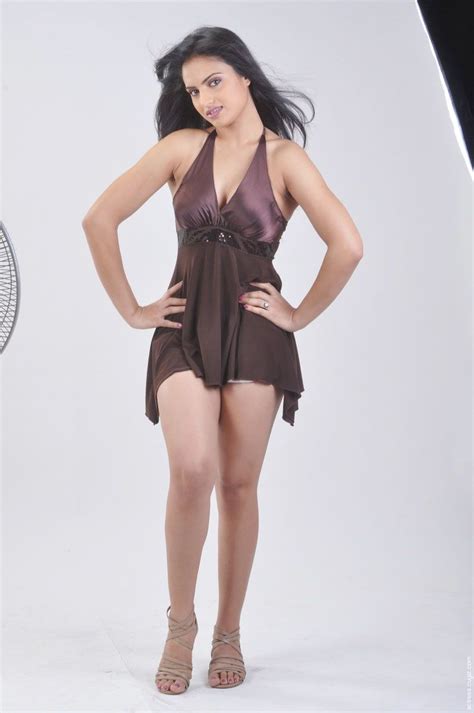 Ritu Kaur Hot And Sexy Thigh And Leg Show In Latest Photo Shoot Stills