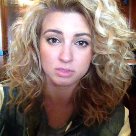 Tori Kelly Hair She Makes Me Want To Wear My Hair Naturally Curly More