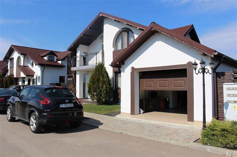 Cauta printre anunturi imobiliare reale, locuri de munca valabile, oferte de prestari servicii, autoturisme noi si second hand. Corbeanca, vila individuala (Aria Residences), curte generoasa
