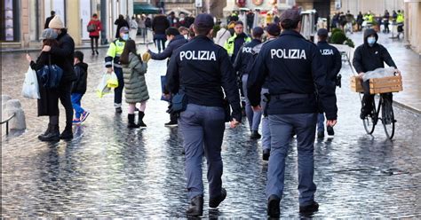 Nelle zone rosse saranno chiuse tutte le scuole. Covid, oggi la bozza del nuovo Dpcm: le misure fino al 6 ...
