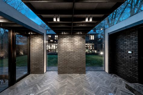Use your body as your compass. The Yoga Dojo / MW Architects