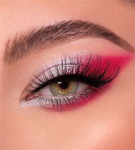 Gorgeous Makeup Trends To Be Wearing In 2021 Berry Tone Makeup Look