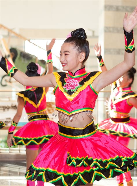 HMONG MINNESOTA DAY AT CAROUSEL PARK: Festivities celebrate the culture ...