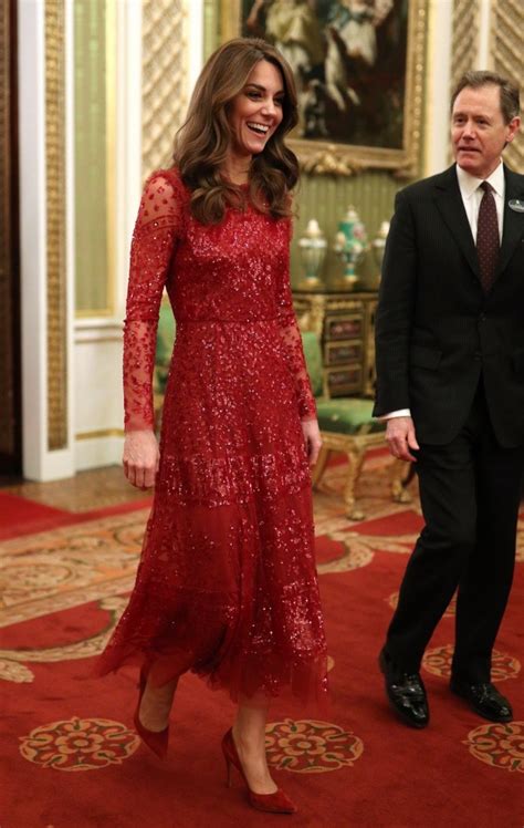 Kate Middleton La Mujer Que Se Prepara Para Ser Reina Se Viste De Rojo